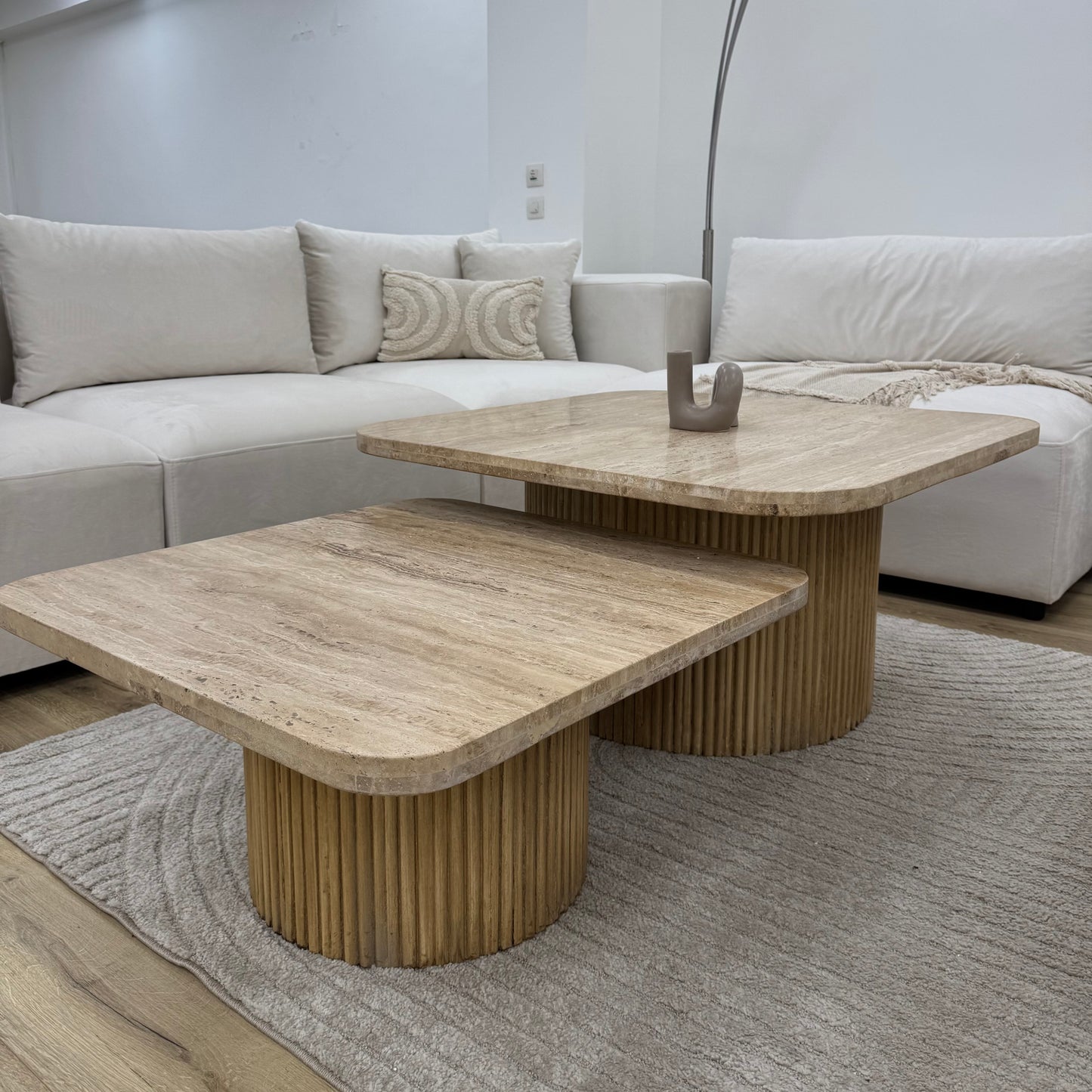 Table basse Gigogne carré travertin pied bois