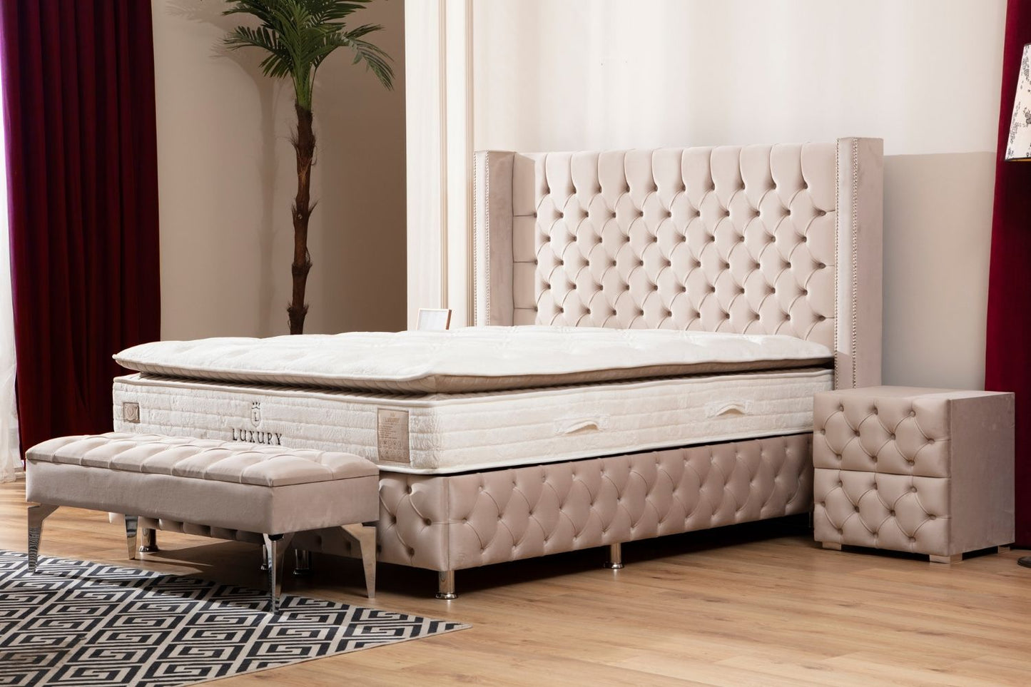 Lit Coffre CLOUTE Velours