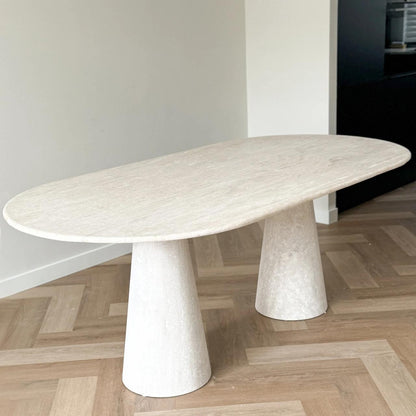 Table à manger ovale Travertin pied cône