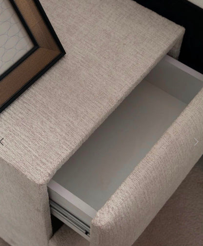 TABLE DE CHEVET CHENILLE